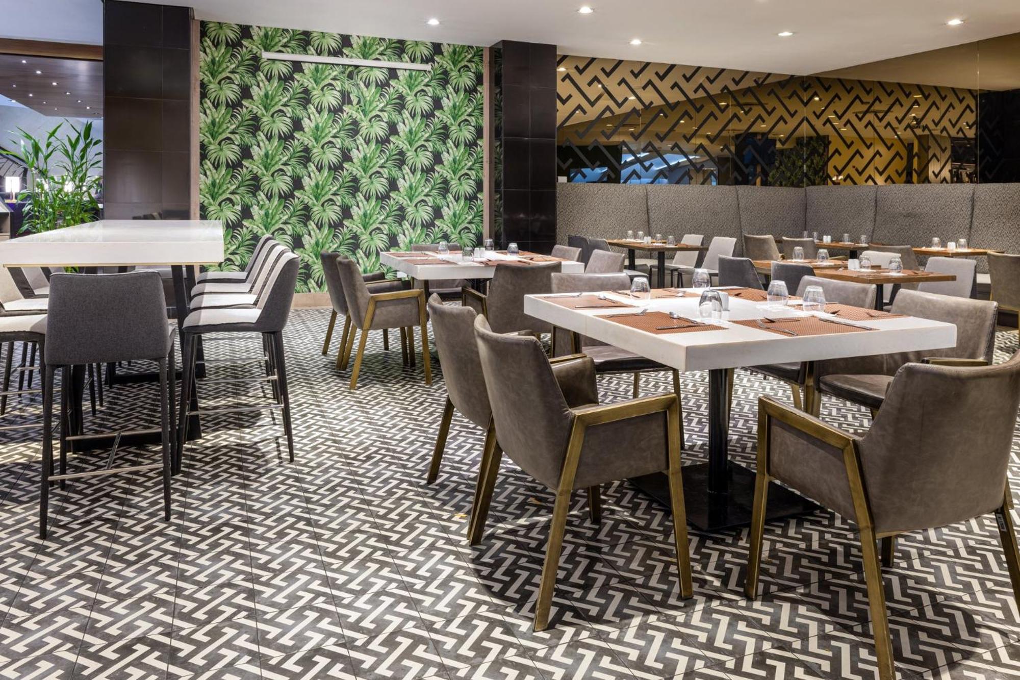 Crowne Plaza By Ihg Hotel 4*