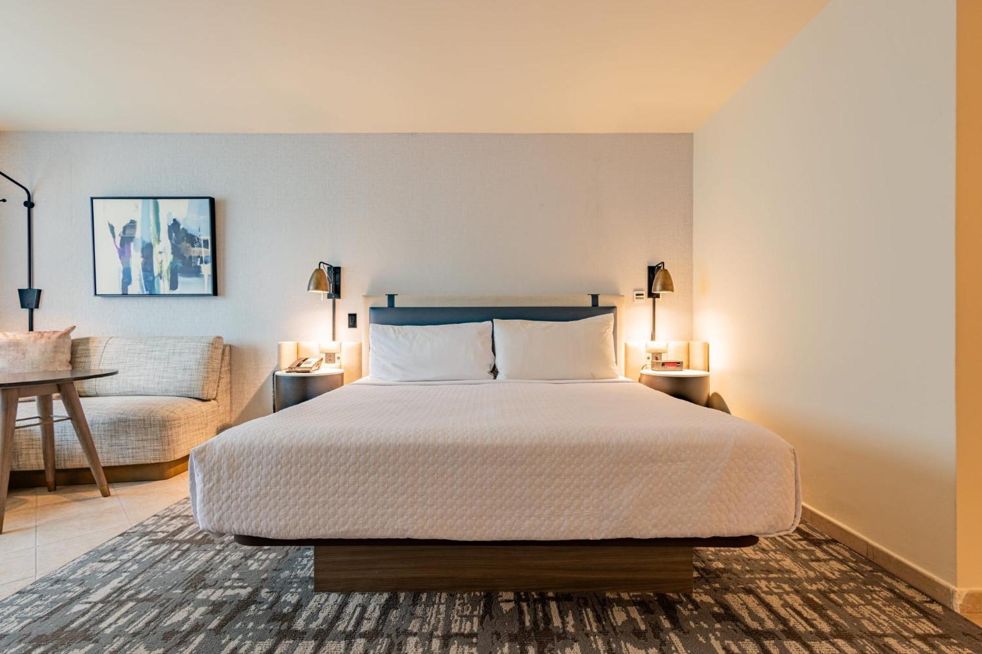 Crowne Plaza By Ihg Hotel 4*